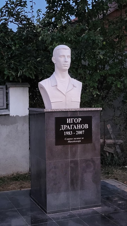 Во Долно Лисиче откриена бистата на загинатиот бранител Игор Драганов