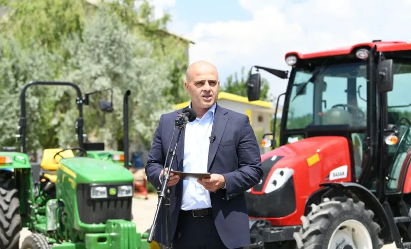 Заглавија тракторите од „Делчевски ниви“: Пропадна лагата на СДСМ за измислената афера во која сакаа да ги инволвираат Мицкоски и ВМРО-ДПМНЕ