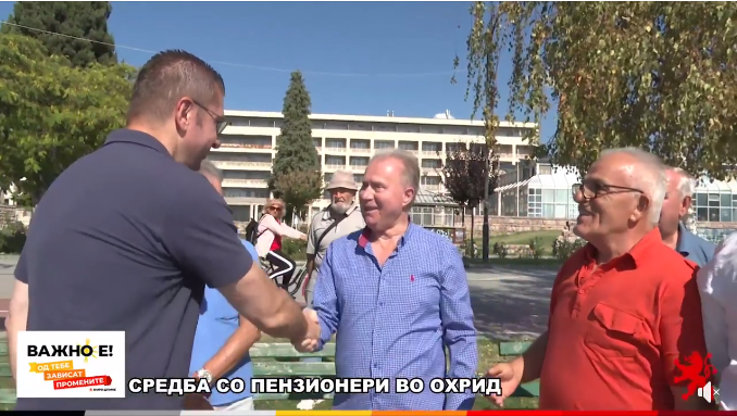 Мицкоски се сретна со охридските пензионери: „Наместо да уживаат, тие се приморани да протестираат по улиците“