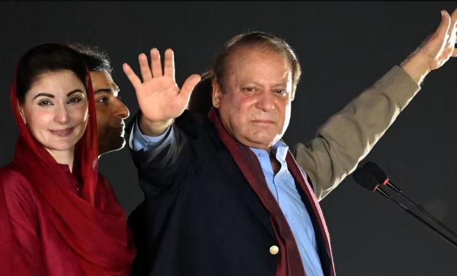 Поранешниот пакистански премиер се врати во земјата од егзил и сака да учествува на избори за премиер