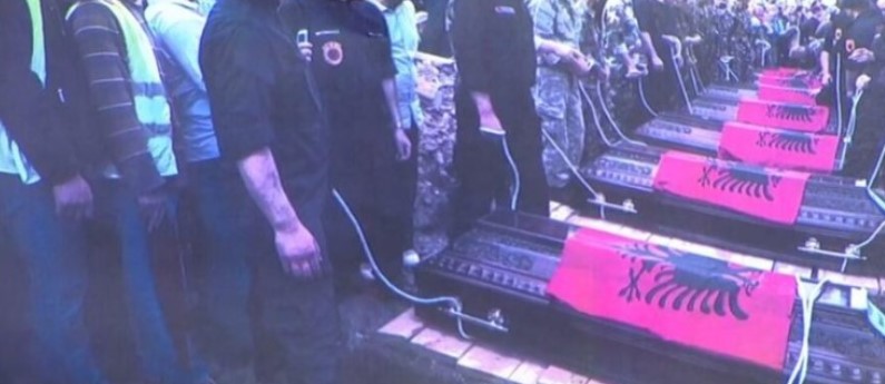 Вучиќ за терористите од „Диво насеље“: Убија македонски полицајци а имаа државни погреби