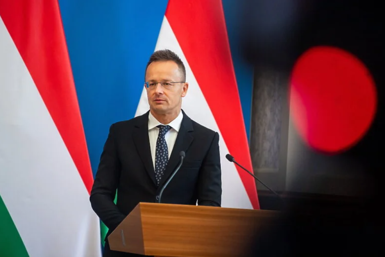 Сијарто: Унгарија сака да ѝ ги отвори очите на Европската унија