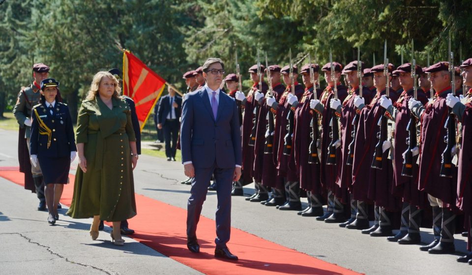 Девушки для секс знакомства из армянск. армянск знакомства: девушки, парни, любовь, интим.