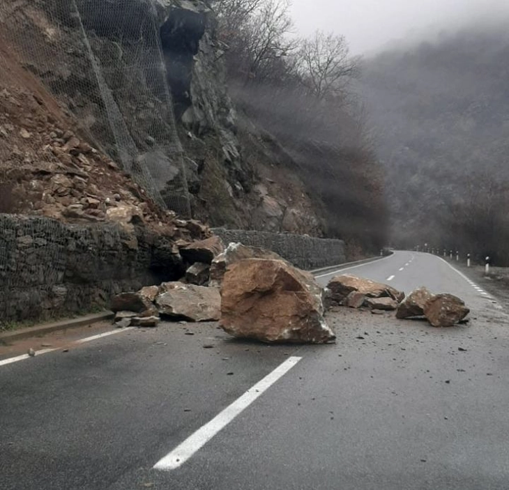 Воведен непречен сообраќај на патниот правец Куманово – Крива Паланка, потврдуваат од АМСМ