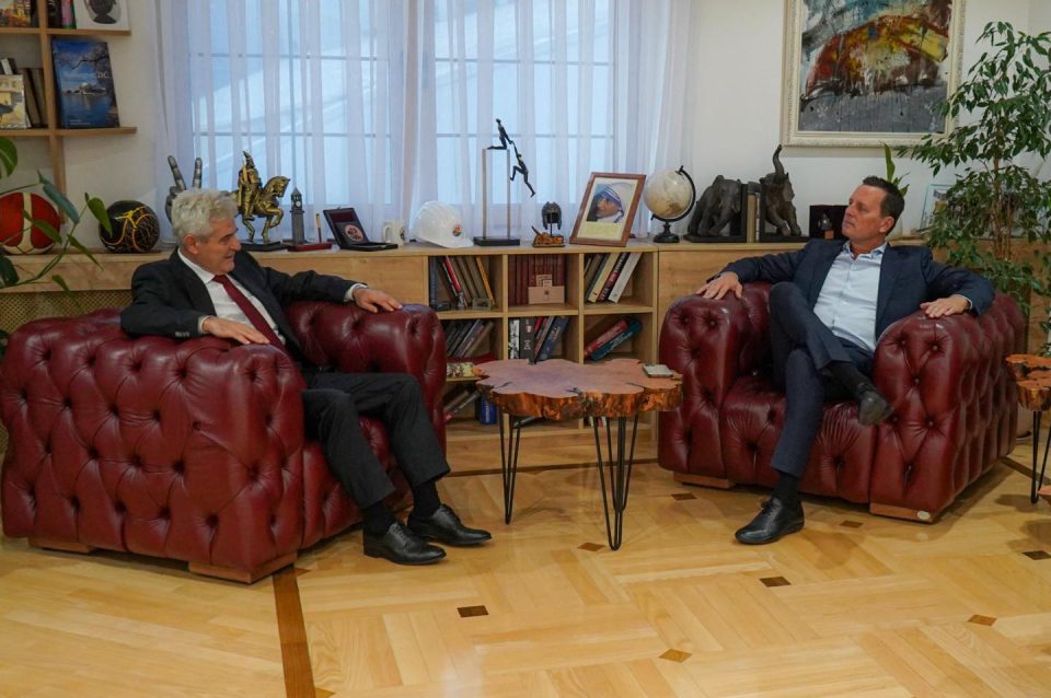 Ковачески: Користењето на кабинетот на Груби за состанок на Ахмети не е злоупотреба