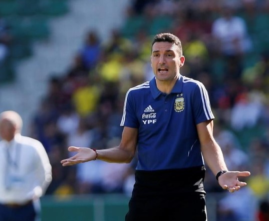 И покрај победата над Бразил селекоторот на Аргентина размислува да си замине
