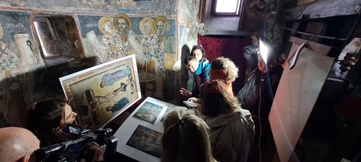 Ова е чудесно, волшебно место, вели Клер Беталу, професорка на Сорбона, која со реставратори од Франција е во посета на црквата Света Богороциа во Лешочкиот манастир