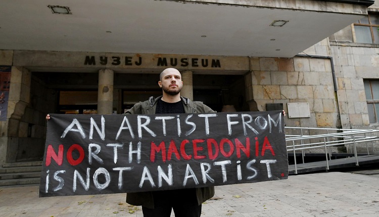 Музеј на град Скопје цензурира уметник бидејќи неговите дела ја коментираат придавката „северна“
