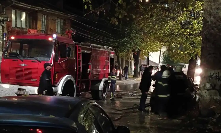 Пожарникарите во Берово спасиле едно лице од пожар, со изгореници е пренесен во болница