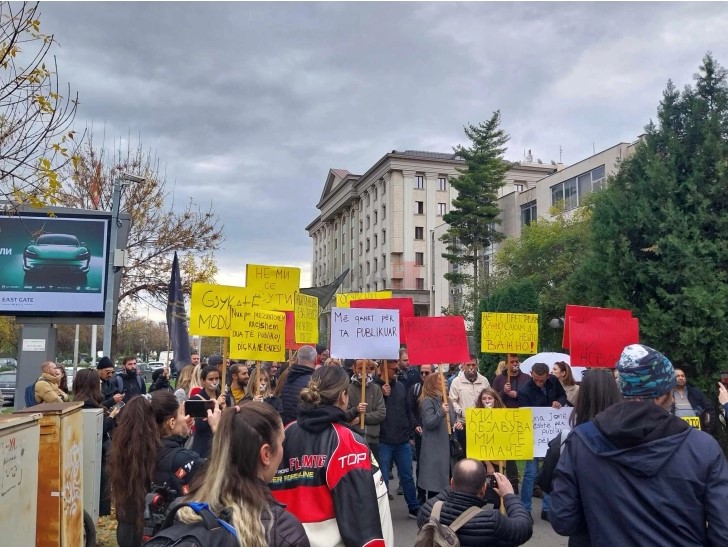 Протест на ЗНМ и ССНМ: Нашата работа е за во јавност, а не за пред колегите
