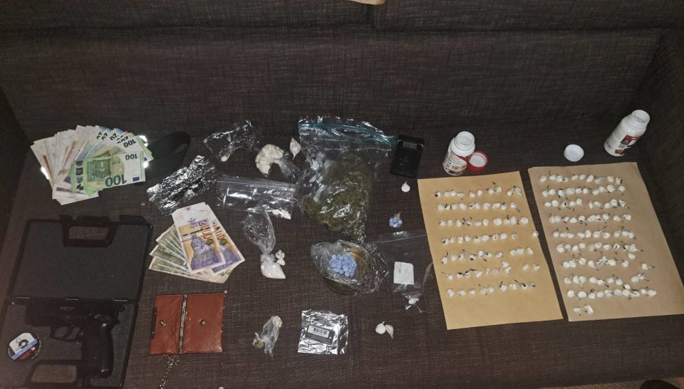 Aфетамини, оружје и пари пронајдени во домот на скопјанец