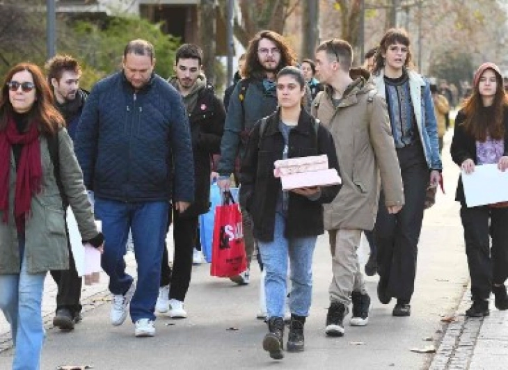 Почнаа блокадите во Белград, студентите се собраа пред Министерството за државна управа и локална самоуправа