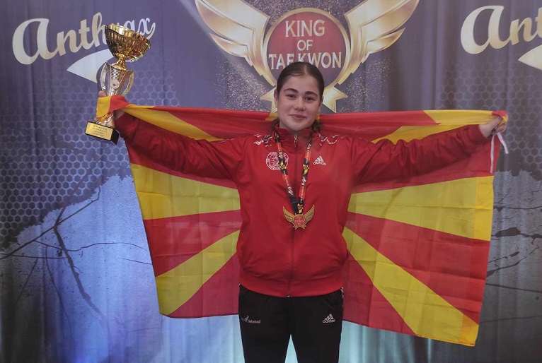 Теодора Митреска се закити со златен медал и пехар за најдобра јуниорка на Европскиот таеквондо куп во Солун