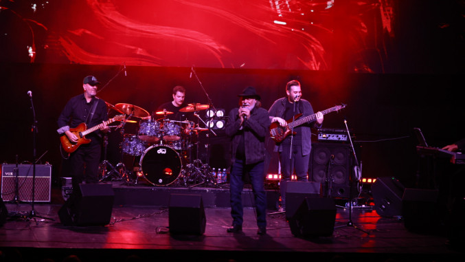 Влатко Стефановски и неговото трио одржаа спектакуларен концерт во Белград
