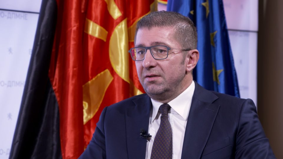 ВМРО-ДПМНЕ треба да учествува во техничката влада, но не и да гласа за неа, смета Мицкоски
