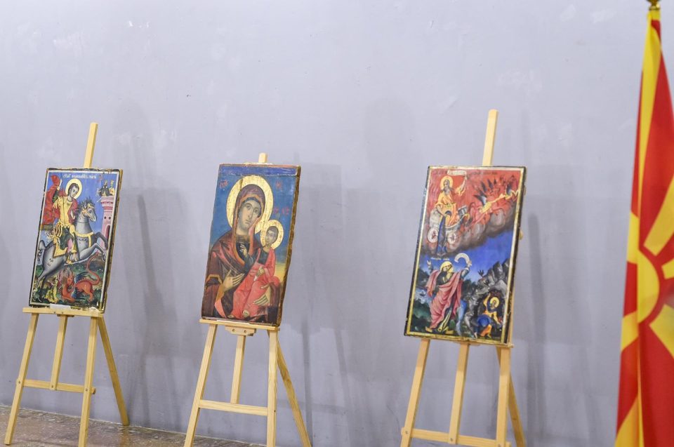 Македонија ги прими 20-те икони кои им припаѓаат на македонските цркви и манастири, а беа незаконски однесени во Албанија