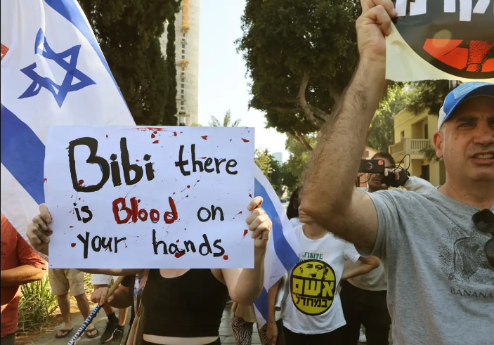 Армијата призна дека убила тројца израелски заложници, стотици Израелци излегоа на протест во Тел Авив