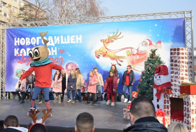 Поделени 3000 пакетчиња на новогодишниот караван во Кисела Вода