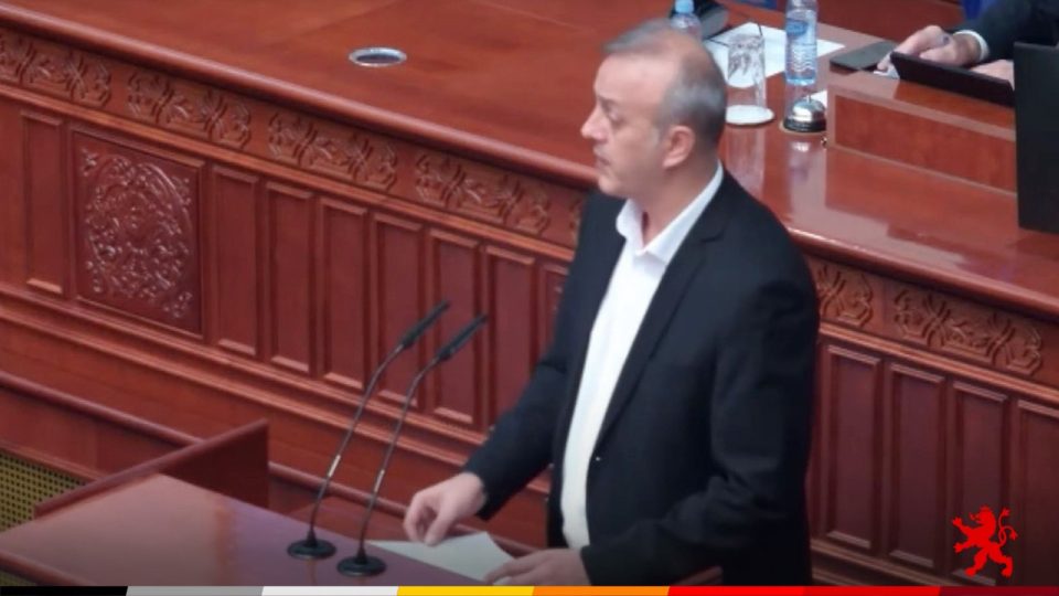 Пратеникот Јаревски го праша вицепремиерот Битиќи: Дали е точно дека Зекири работел по ваш налог?