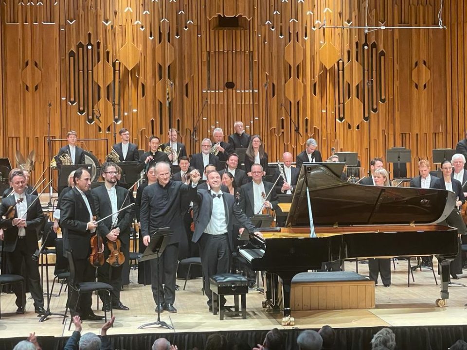 Најугледните лондонски медиуми со одушевување пишуваат за концертите на Трпчески со Лондонскиот симфониски оркестар