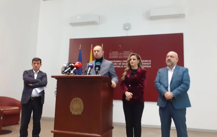Aлбанската опозиција ќе го бојкотира Собранието ако не им дадат член на ДИК