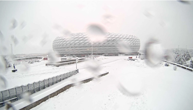 „Алијанц арената“ затрупана со снег: Одложен натпреварот меѓу Баерн Минхен и Унион Берлин