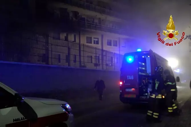 Трагедија во Рим: Најмалку тројца загинати, 200 евакуирани по пожар во болница