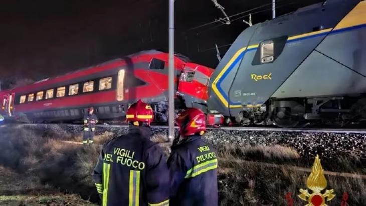 Најмалку 17 патници повредени откако два воза се судрија кај Фиренца