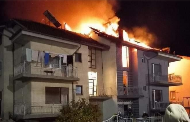 Им се запалила гаражата во домот: Битолчанец починал во пожарот, сопругата се отрула со јаглерод моноксид
