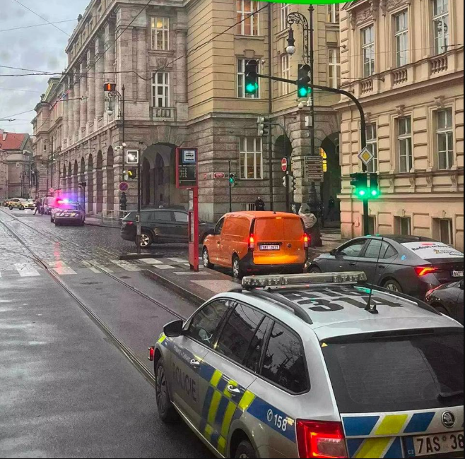 Пукање на Карловиот универзитет во Прага, има мртви и ранети