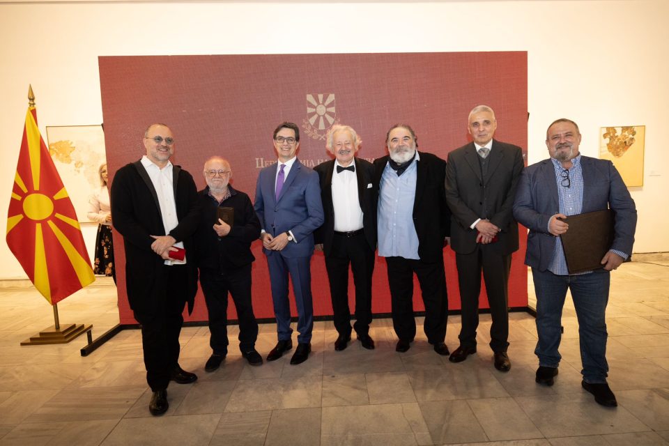 Гоце Тодоровски, Бајруш Мјаку и Коле Ангеловски одликувани со Орден за заслуги – Медал за заслуги за шоуто „К-15“, Повелба на Македонија за Албански театар