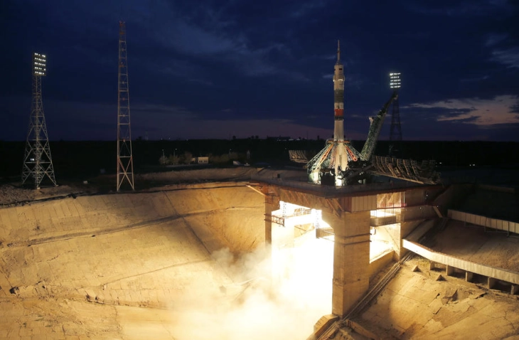 Русија ја лансира ракетата Сојуз-2.1б, која носи воени сателити во орбитата