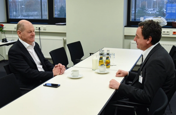 Курти на средба со Шолц: Потврда на одличните односи меѓу Косово и Германија