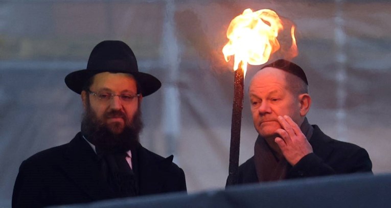 Шолц носеше еврејска капа, запали свеќа за Ханука: Веднаш ослободете ги сите заложници