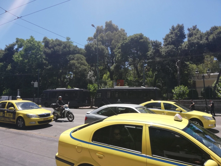 Четиридневен штрајк на таксистите во Грција