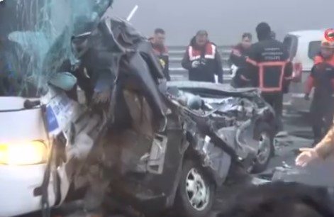 Страшна несреќа утрово во Турција, најмалку 11 загинати и над 50 повредени во верижен судир