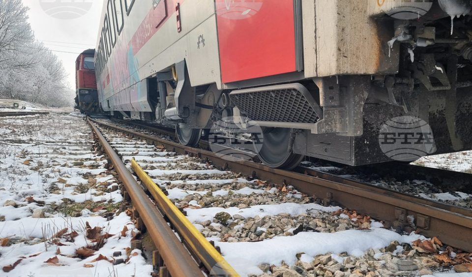 Воз кој сообраќал од Истанбул до Софија се удрил со камион за мешање бетон: Паника кај 80-те патници
