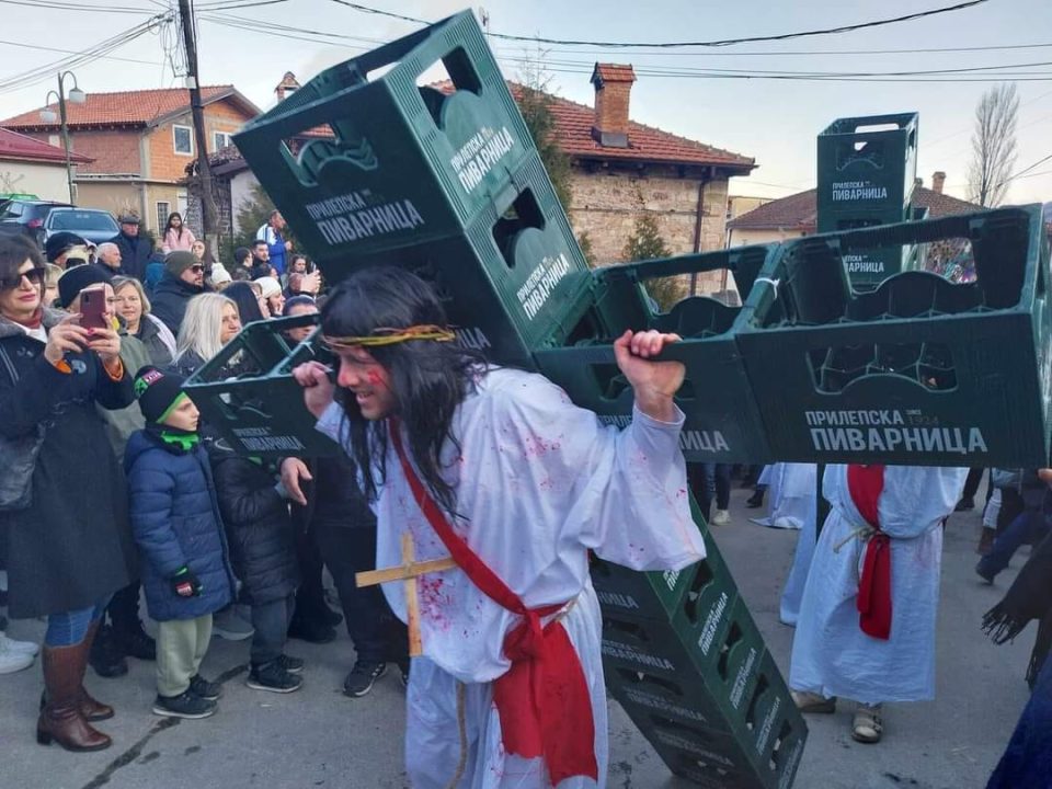 Од „Бигорскиот манастир“ реагираат за прикажаната маска со Исус на Вевчанскиот карневал