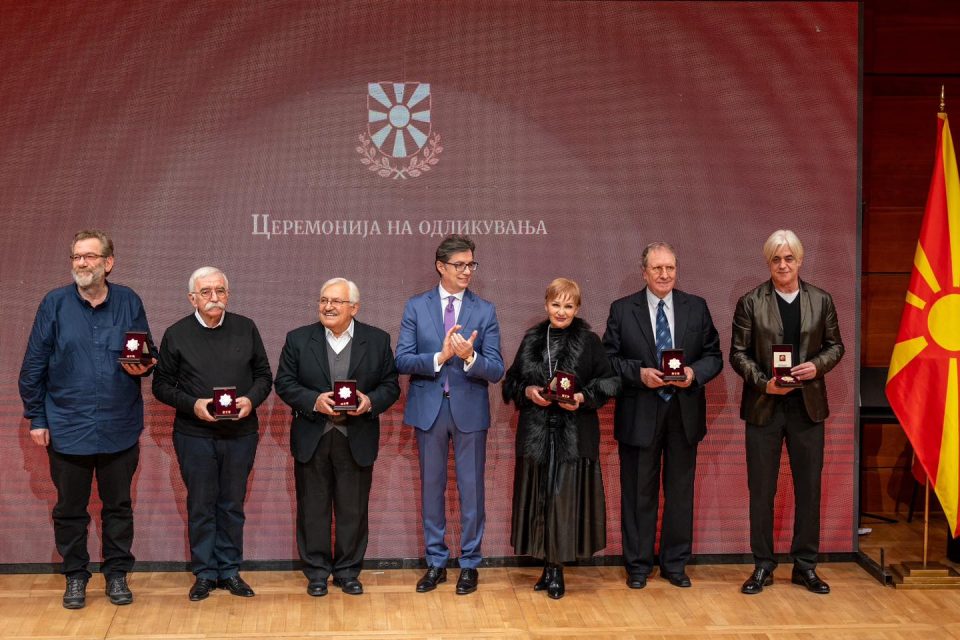 Македонија не сме ние политичарите, Македонија се нејзините артисти, рече Пендаровски на доделувањето на Орден за заслуги на седуммина уметници