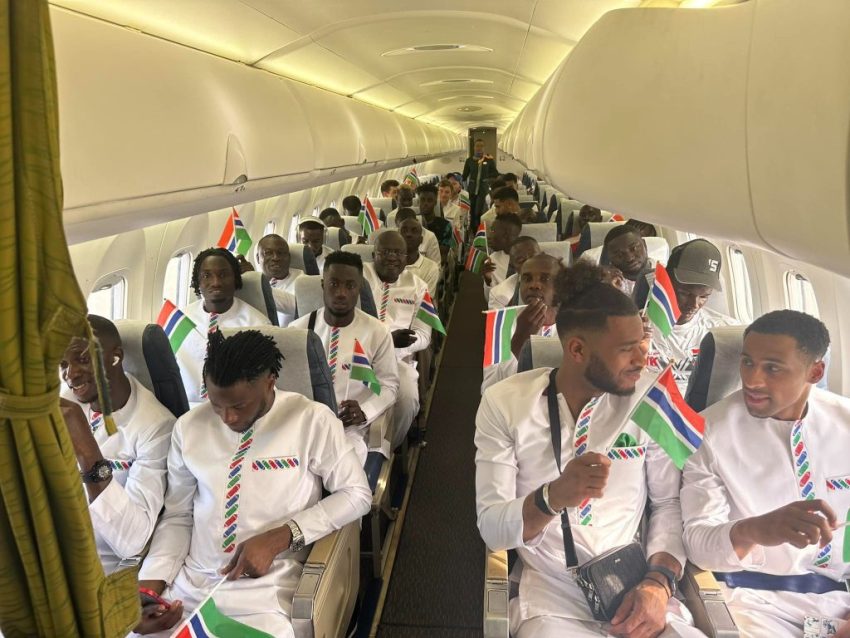 Фудбалерите на Гамбија останале без кислород во авионот, но пилотот ги спасил