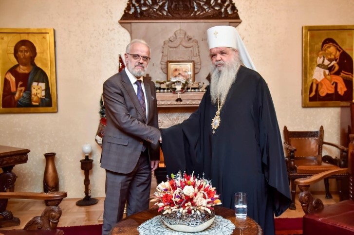 Претседателот на Собранието Џафери и претседателот Пендаровски на именден кај архиепископот г.г. Стефан