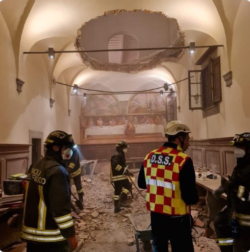 Се урна таванот среде свадба, повредени најмалку 35 луѓе