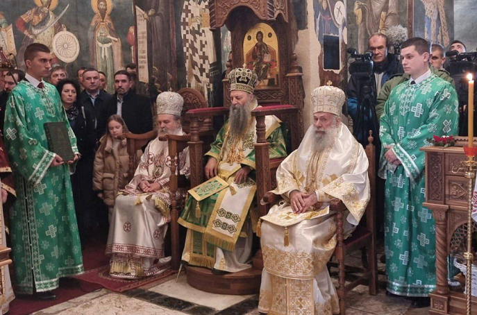 Српскиот патријарх Порфириј служеше Бадникова литургија во манастирот Грачаница на Косово