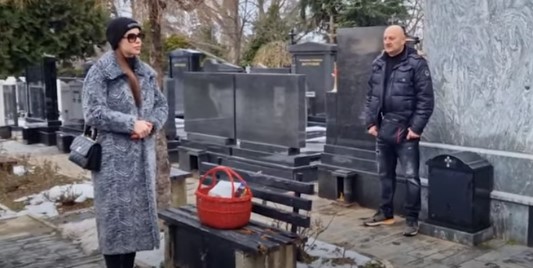 Трудната Богдана Ражнатовиќ се поклони пред гробот на свекорот Аркан