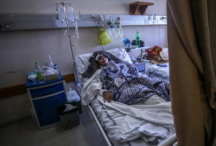 ОН: Колапс на здравствениот систем во Газа, Палестинци умираат во болници од нетретирани рани