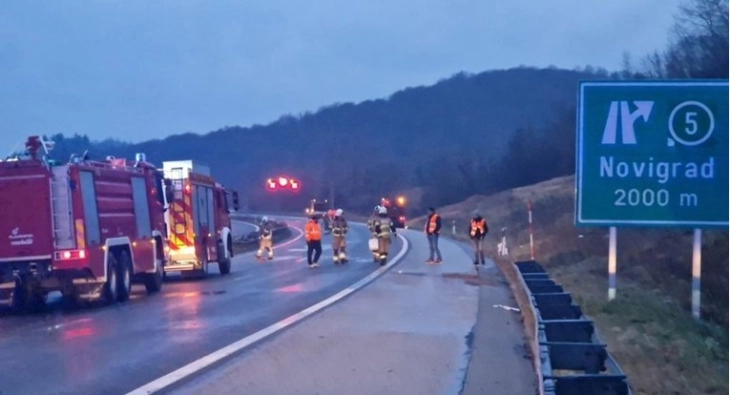 Тројца загинати и 12 повредени во сообраќајка во Хрватска