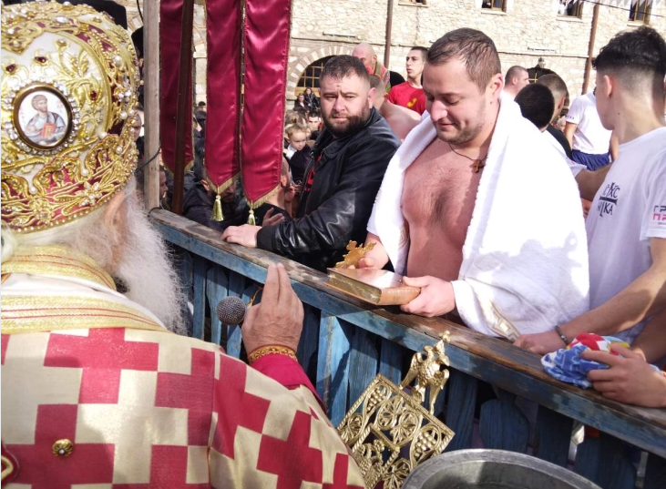 Светиот крст во Битола отиде во рацете на Иван Стојановски