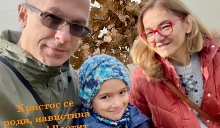 Јанкуловска на Бадник со синот Петар и сопругот Влатко