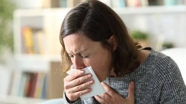 Ве мачи долготрајна, хронична кашлица? Не сте единствени, а ова се можните причини и поттикнувачи
