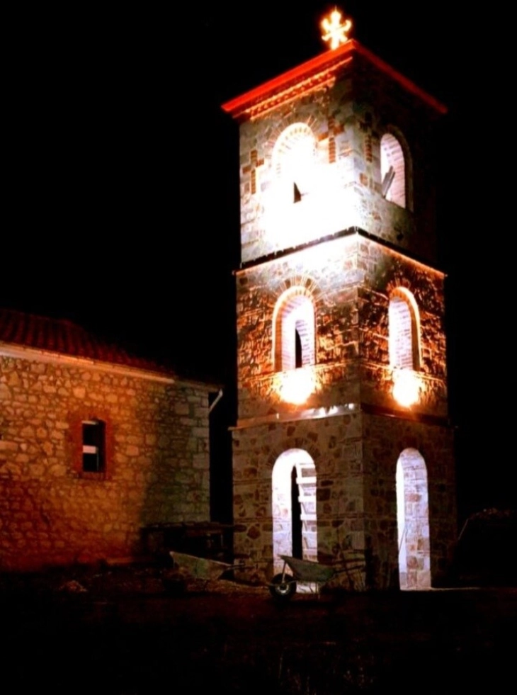 Се слушна долгоочекуваниот екот од новата камбанарија на манастирот „Света Марена“ во Туминец, Мала Преспа